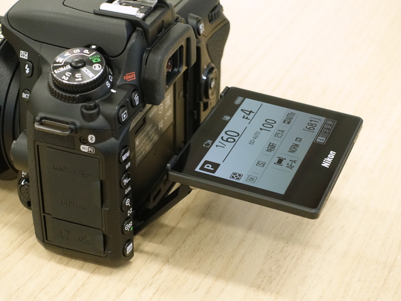 タッチパネル式チルトモニター