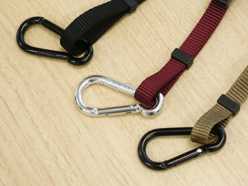 カラビナが付属する