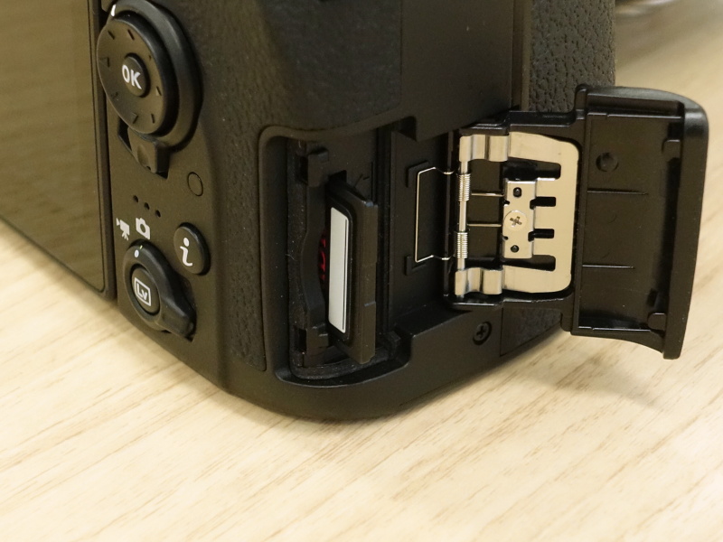 D7500はSDカードのみ