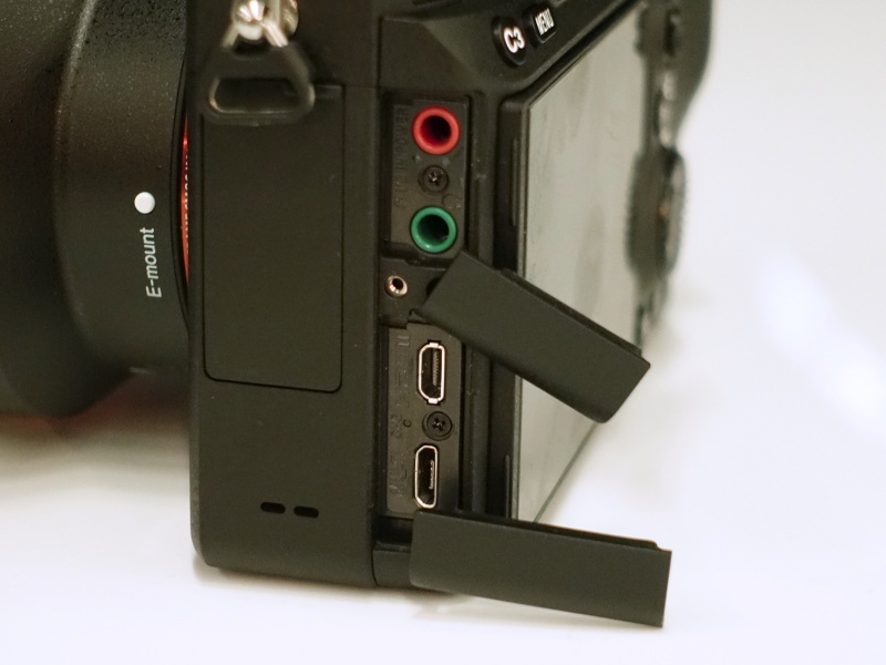 microUSB端子（一番下）