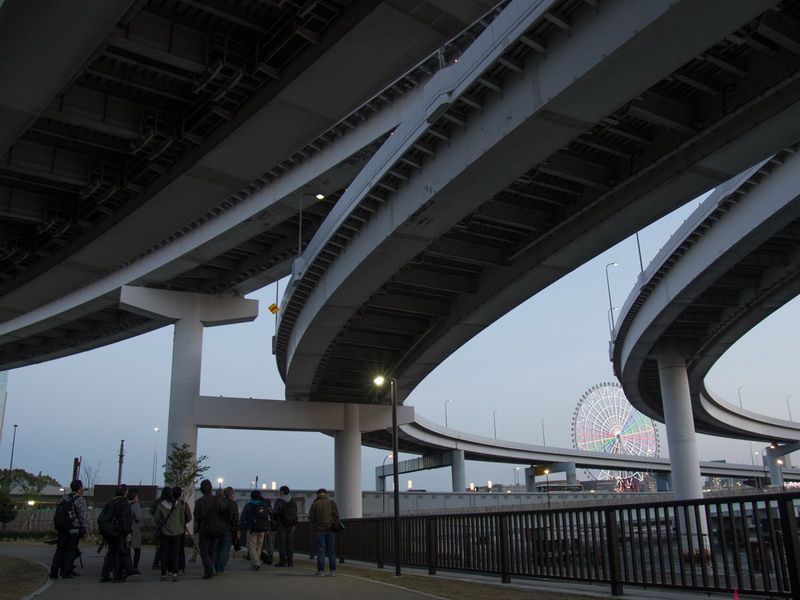 バスを降りて有明ジャンクションに到着