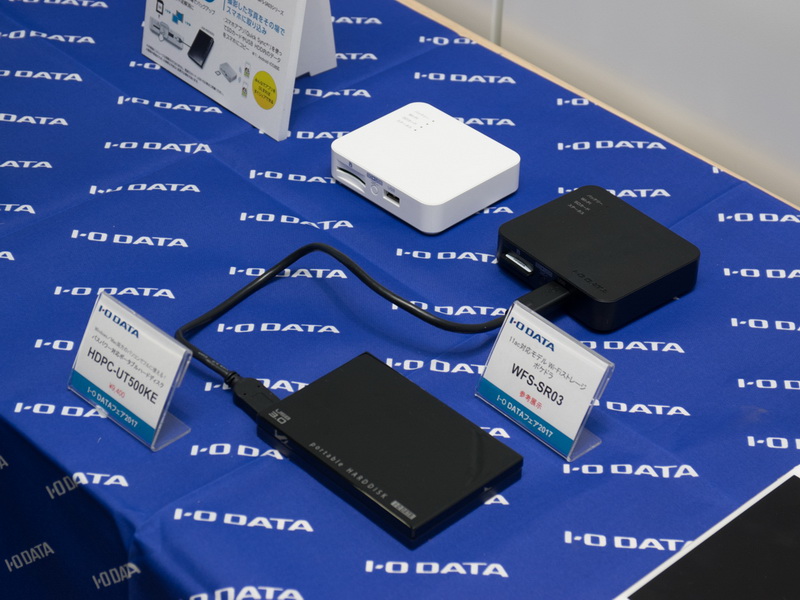 PCなしで写真データをUSB HDDにバックアップする「WFS-SR03」（参考展示）