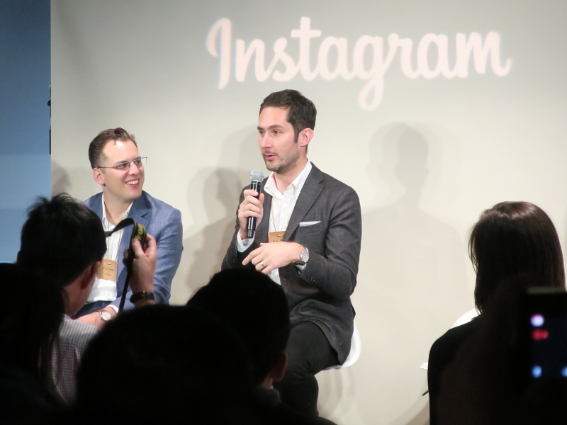 Instagram共同創業者のケビン・シストロム氏（中央）とマイク・クリーガー氏（左）。2016年4月編集部撮影