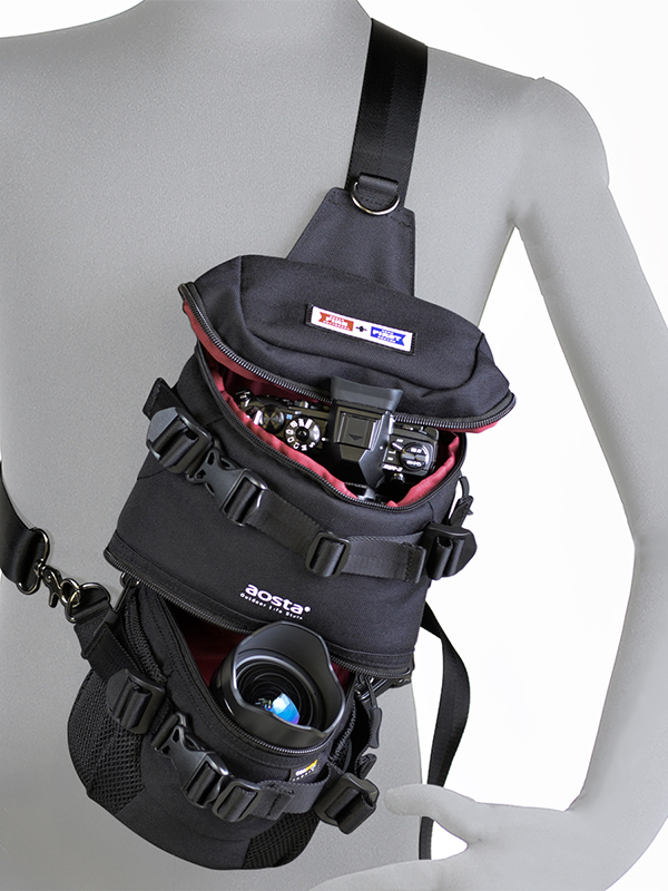 2気室では、上段に標準ズームレンズ付きミラーレスカメラ、下段に交換レンズが収納できる