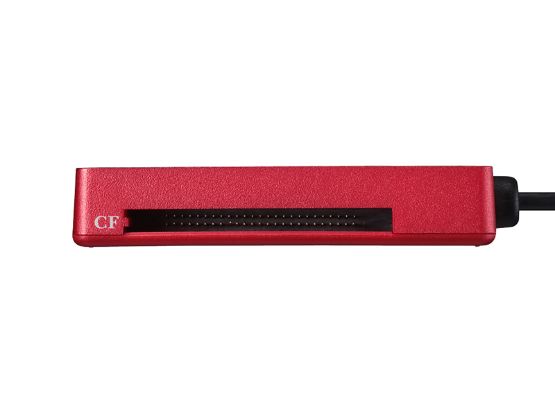 逆挿しを防ぐ新設計のCFスロット