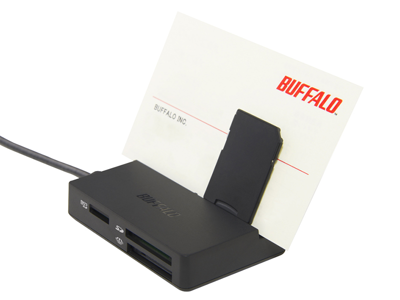 メモやSDメモリーカードなどのメディアを挟める上部スリット