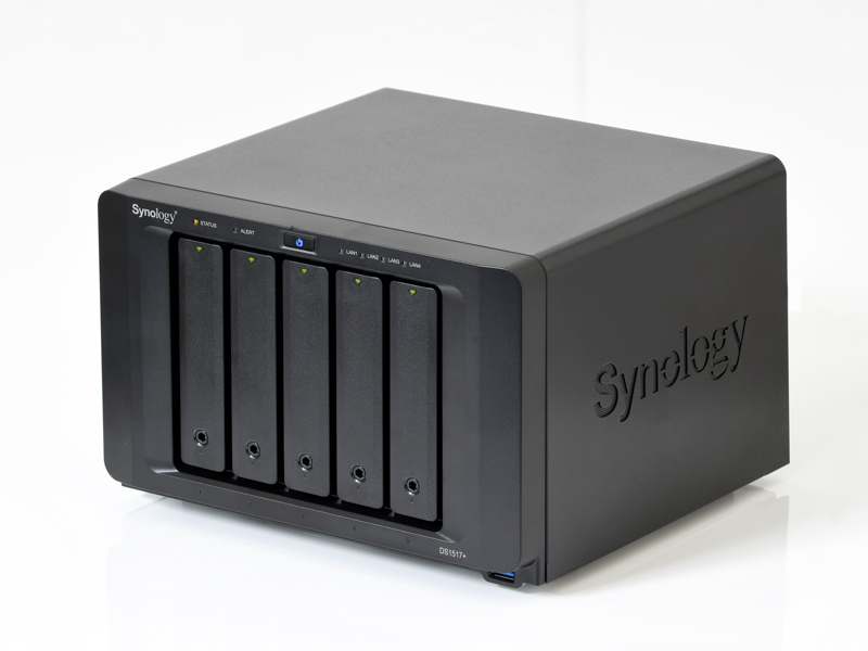 チャーリィ古庄さんが試用するSynology DS1517+。