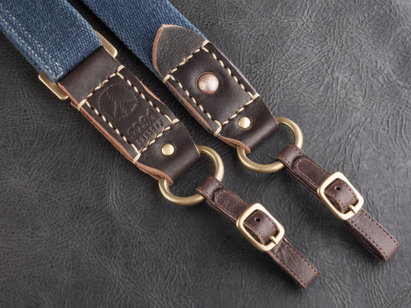 取り付け部はテープ式を採用。スリットタイプの取り付け具に直接装着できる。