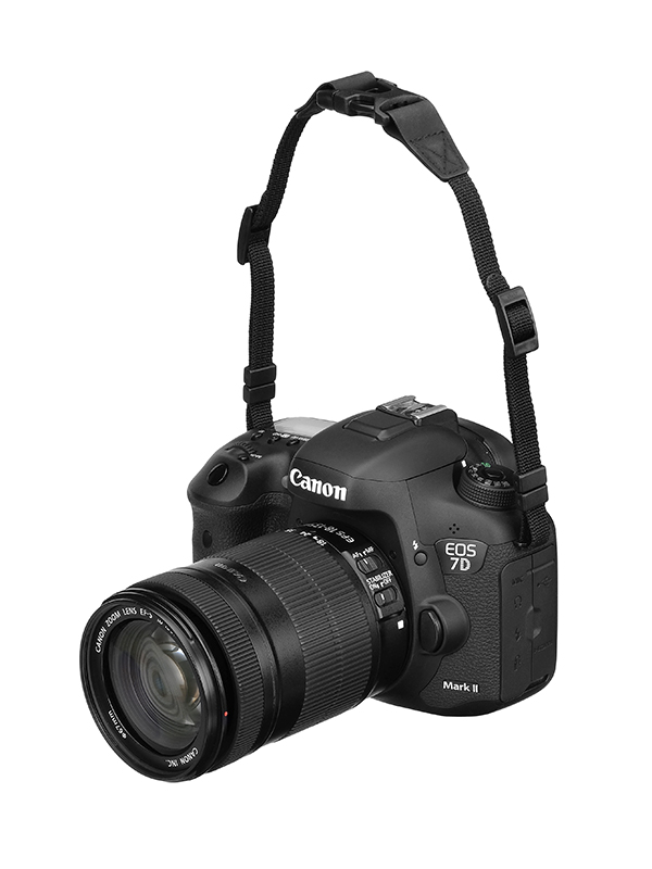 ショルダーパッドを切り離して残ったベース部を繋ぐことで、ハンドストラップとしても利用可能