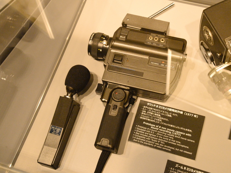 サウンド8ミリカメラ開発試作機（1977年）。ワイヤレスマイクまで用意されていたが、ビデオカメラの普及で発売されず。