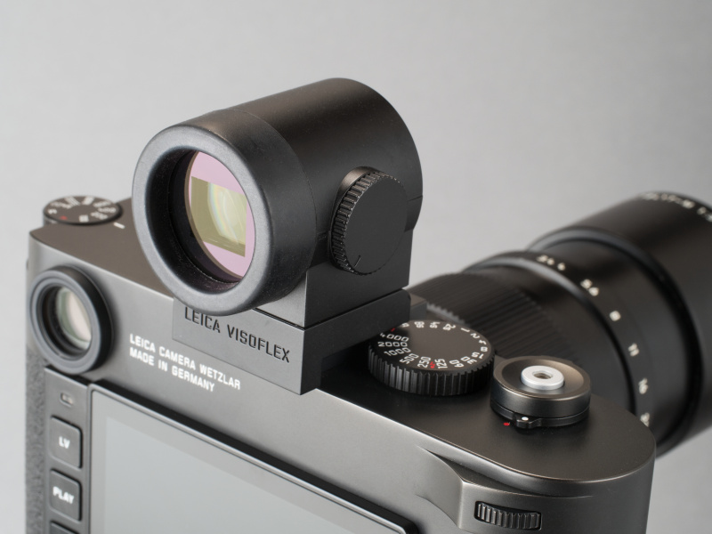 135mmをライカで実用的に使うためにはEVF（ビゾフレックス）はやはり圧倒的に便利。