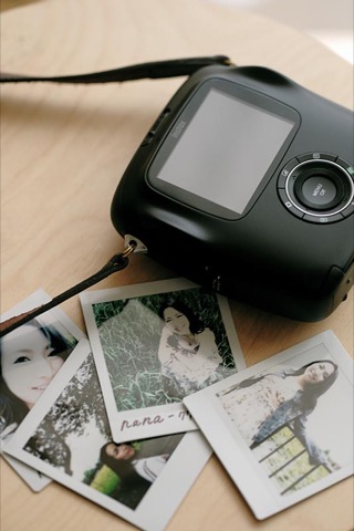 特別企画：旧くて新しいチェキ「instax SQUARE SQ10」に寄せて