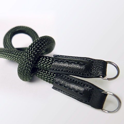クライミングロープ使用の「YOSEMITE CAMERA STRAP」にショート