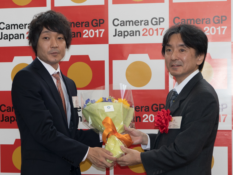 株式会社ニコン 映像事業部 開発統括部 第一設計部 部長の村上直之氏（右）