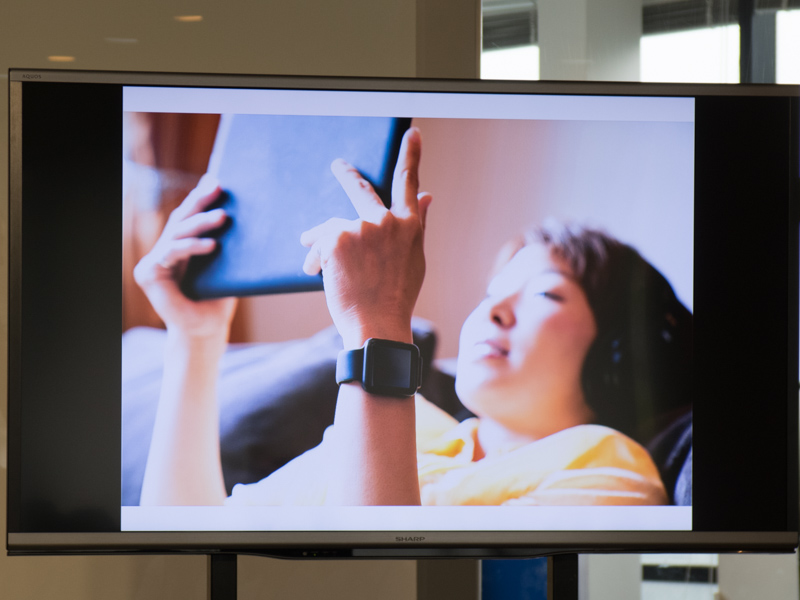 写真のスマートウォッチは1,000円くらいで買ってきたフェイクだという