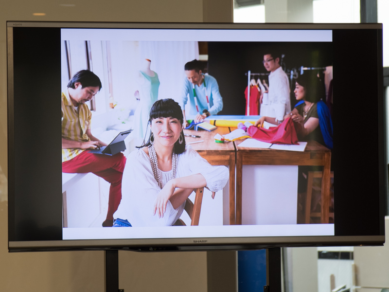 メインとなる人物だけでなく。背景の人物も写しておくとリアリティが出る