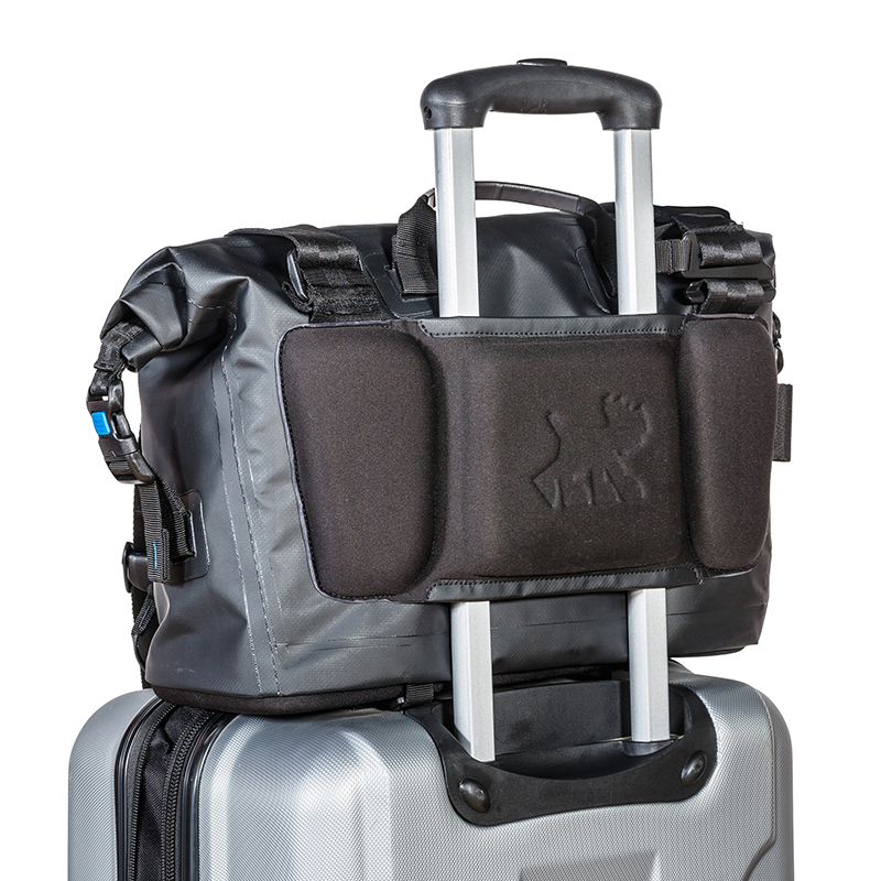 キャリーオンバッグとして使用するための背面スリーブ