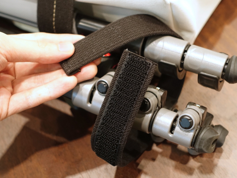 付属のストラップ