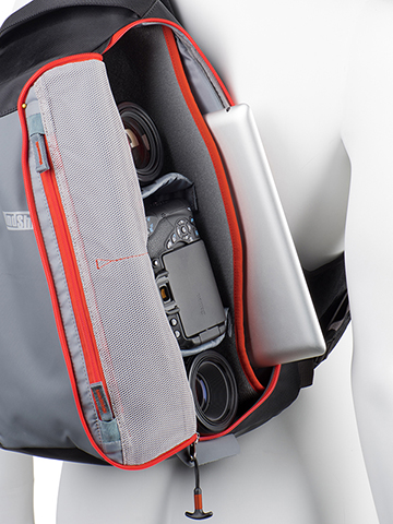 MindShift Gear、三脚が取り付けられるスリングバッグ