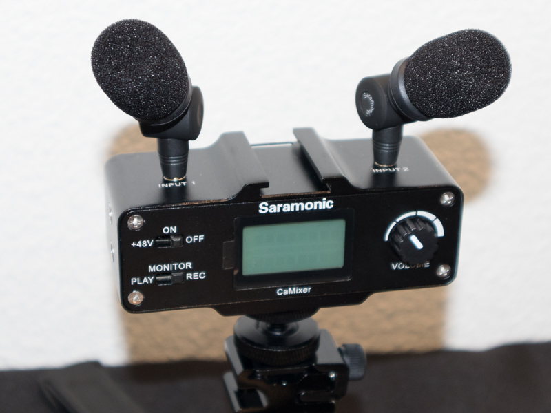 ホットシューに付けるステレオマイク。税別3万3,600円