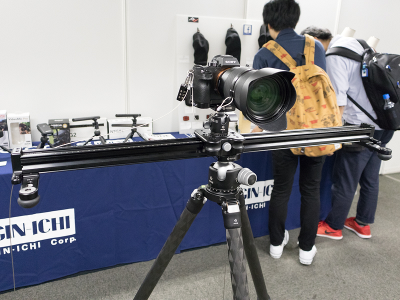 スライダー上の雲台は別売