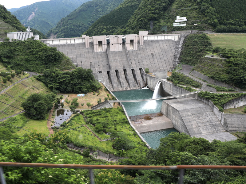 長島ダム。これの建設により井川線のアプト区間が誕生した