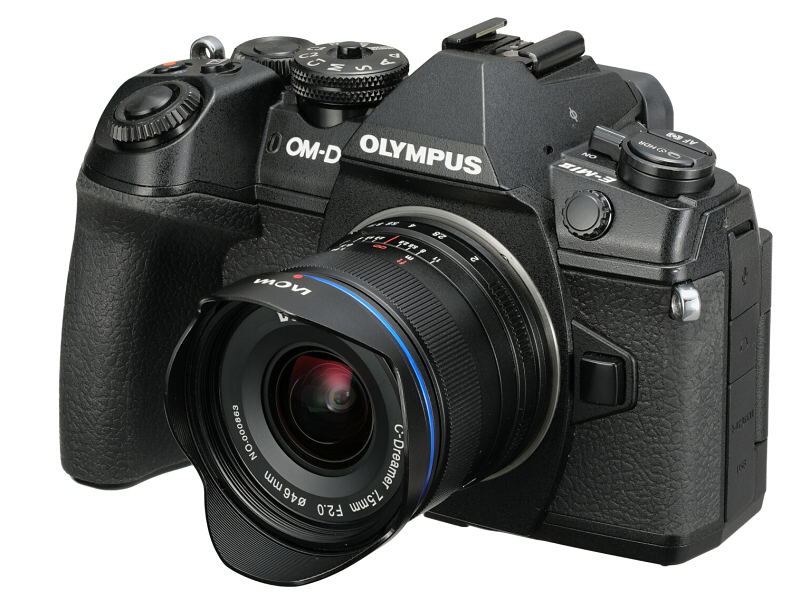 OLYMPUS OM-D E-M1 Mark IIに装着したところ