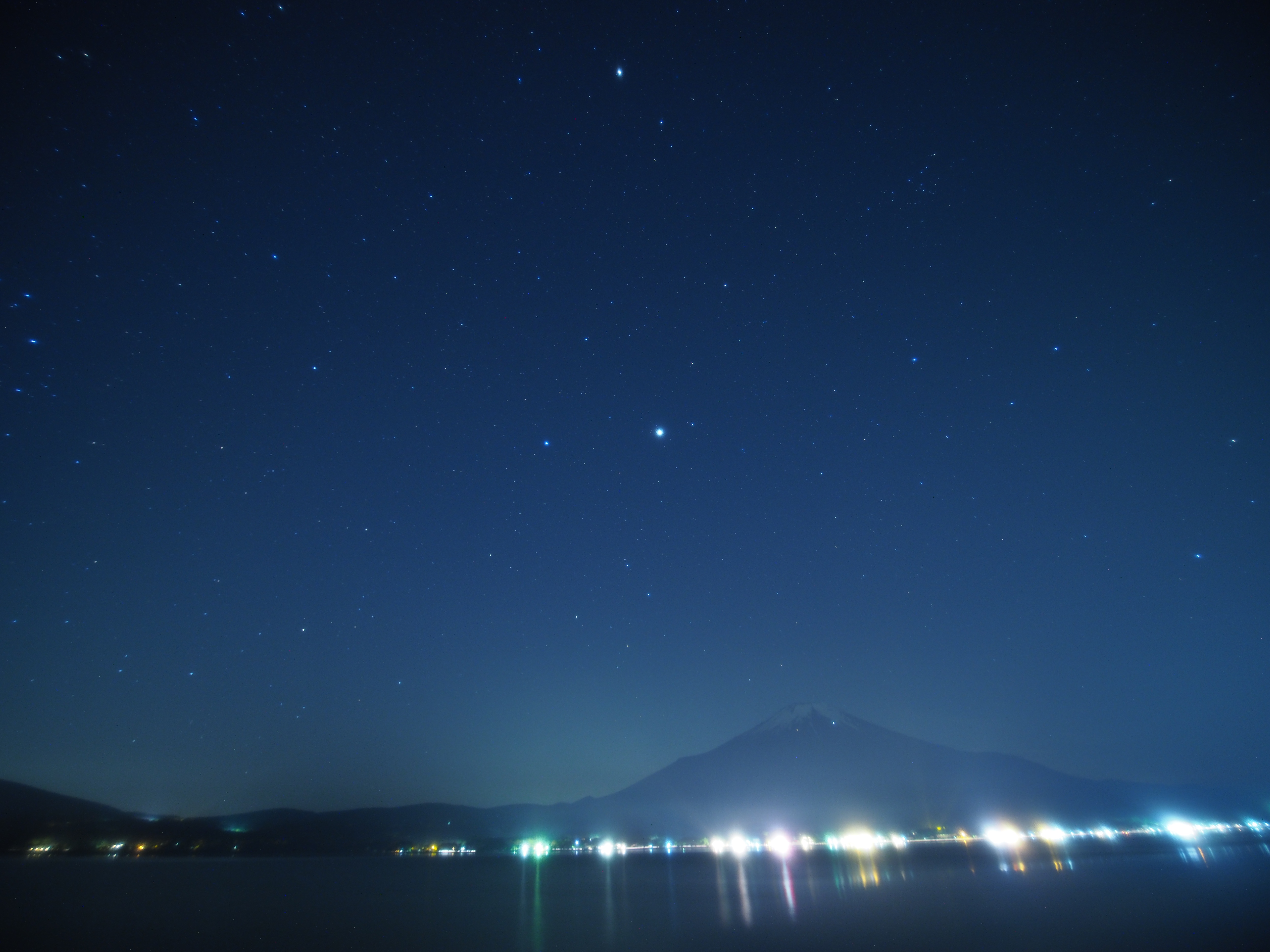 E-M1 Mark II / 50秒 / F2 / 0EV / ISO320 / マニュアル露出 / 7.5mm / ケンコーPRO1D PRO SOFTON-Aワイド / ポータブル赤道儀の星景モードで簡易追尾