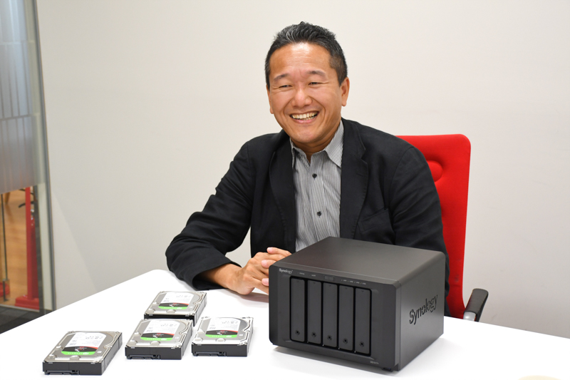 セミナー講師を務めるのは、ご存知チャーリィ古庄さん。連載第1回では、NAS導入のきっかけやメリット・デメリットなどを教えてもらいました。