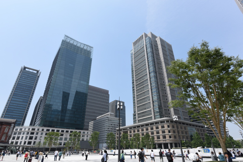 一般レンズ（AF-S NIKKOR 14-24mm f/2.8G ED）でビルを見上げた時の撮影例