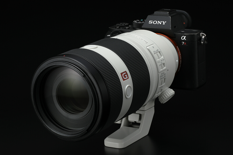 レンズ最前面には、防汚対策としてフッ素コートが施されているので、汚れが付きにくく、また、汚れが付着しても拭き取りやすい