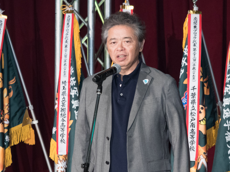 開会式で挨拶する菅原浩志さん
