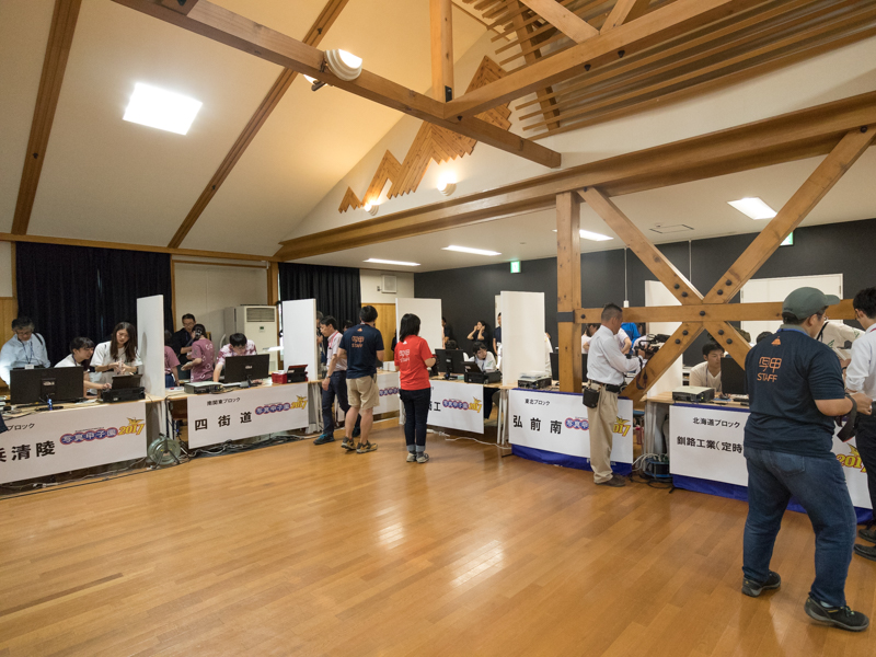 セレクト会議は1つの部屋を各校毎に区切って行われる