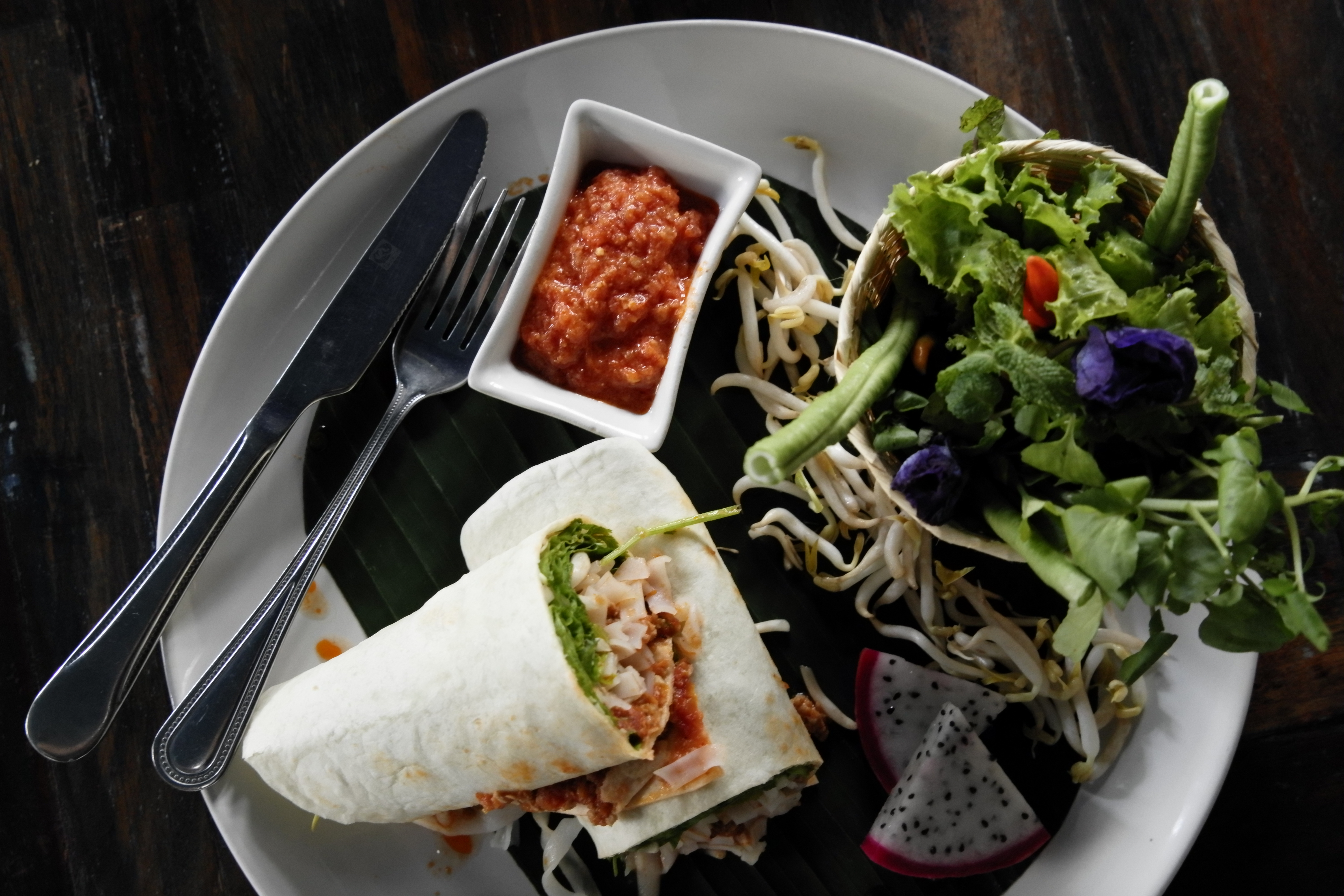 LEICA TL2 / VARIO-ELMAR-TL 18-56mm F3.5-5.6 ASPH. / 45mm相当 / F4.6 / 1/15秒 / -0.3EV / ISO1600