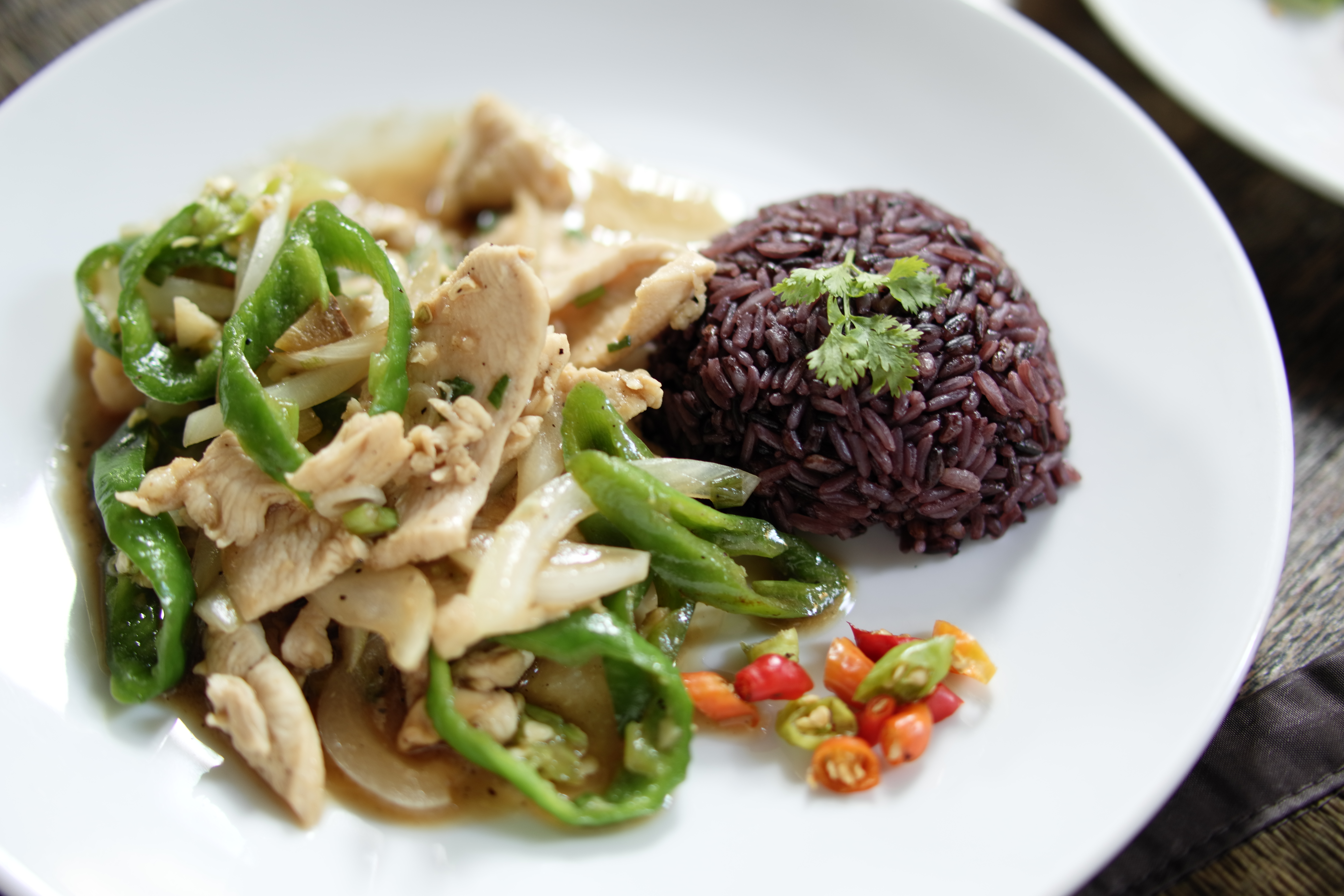 LEICA TL2 / SUMMILUX-TL 35mm F1.4 ASPH. / 52mm相当 / F1.4 / 1/30秒 / +0.3EV / ISO100