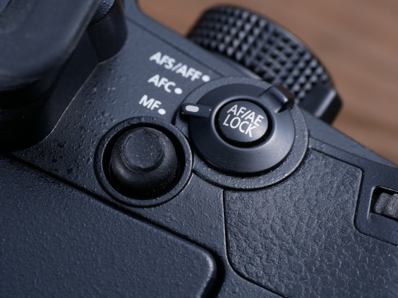 ジョイスティックを備える