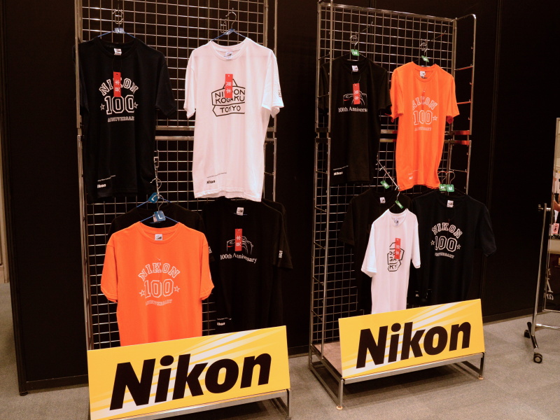 グッズ販売にも朝から長い列ができていた