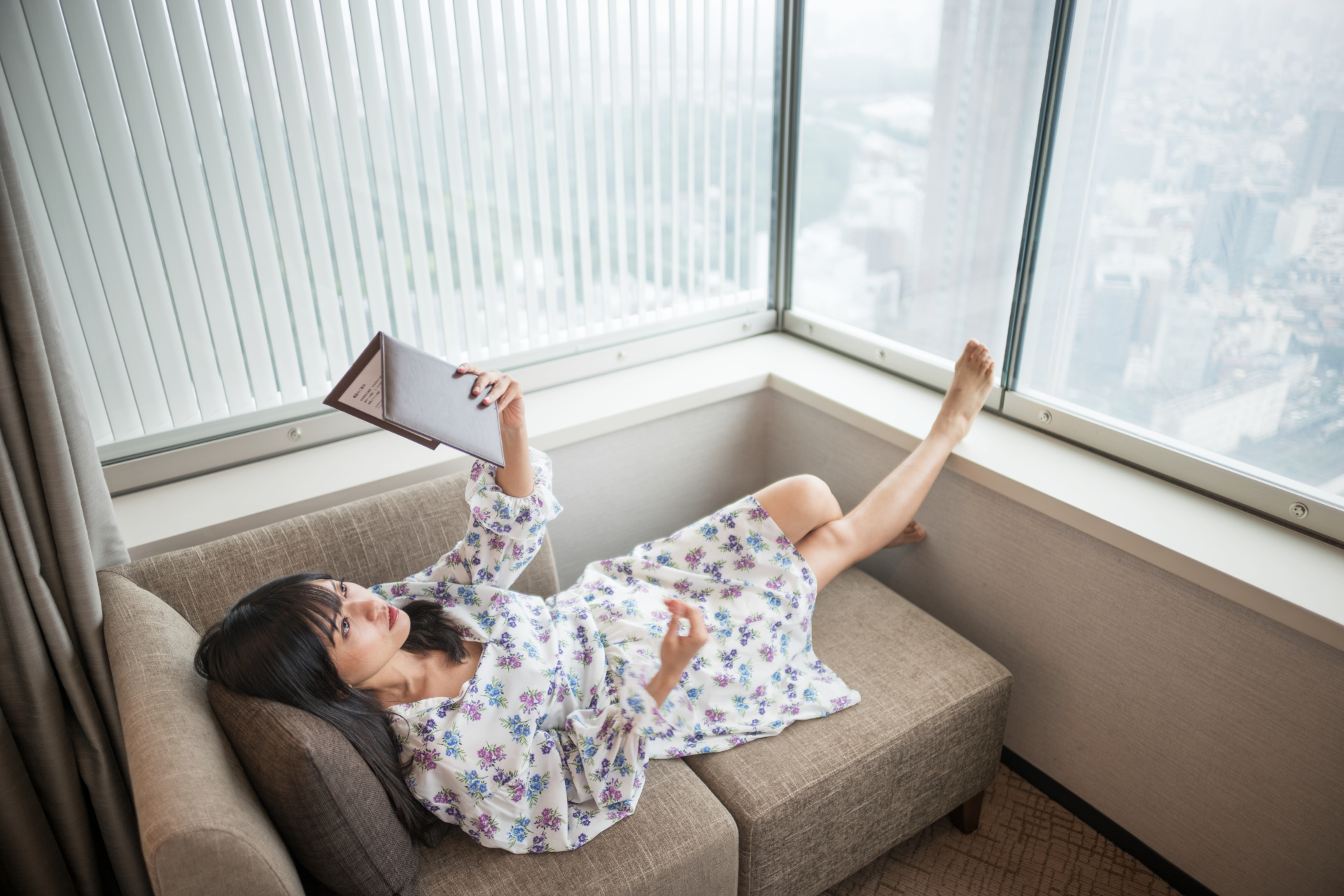 合焦は目の部分。望遠レンズほど露骨ではない、非常にデリケートなアウトフォーカス描写を楽しめる。ライカSL / ISO50 / F1.4 / 1/100秒 / WB:オート