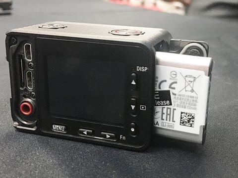 超小型高画質／防水耐衝撃／スマホ転送可／本体給電可　SONY RX0 ソニーの超小型カメラ「RX0」は約8万円で10月発売。1インチ