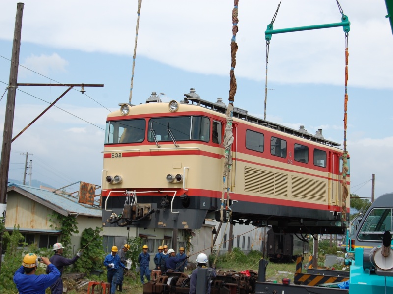 2010年に大井川鐵道へ搬入された時の模様
