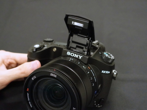 ソニー、位相差AFに対応した25倍ズーム機「RX10 IV」 - デジカメ Watch
