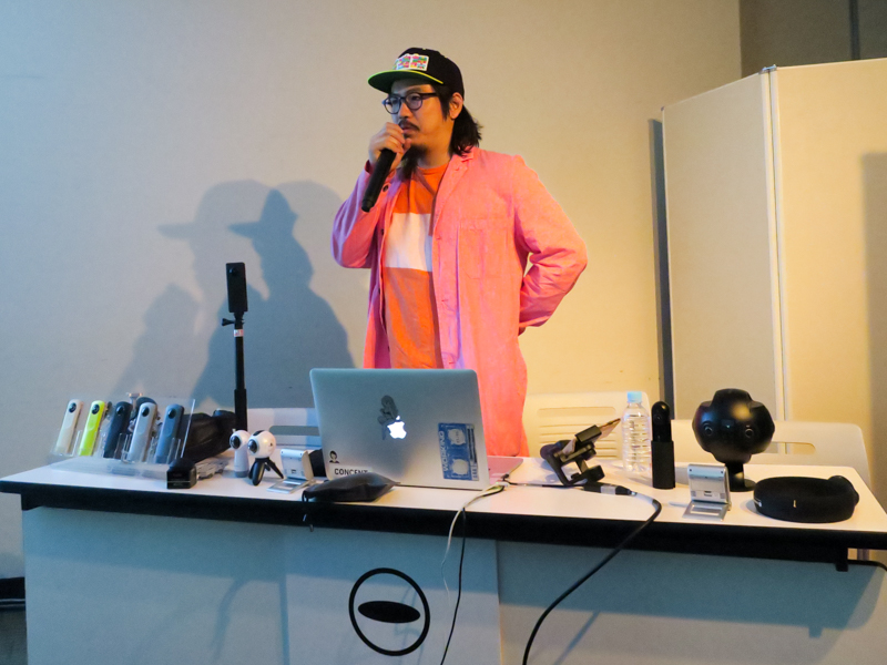 全天球映像作家の渡邊課 課長 渡邊徹さん。