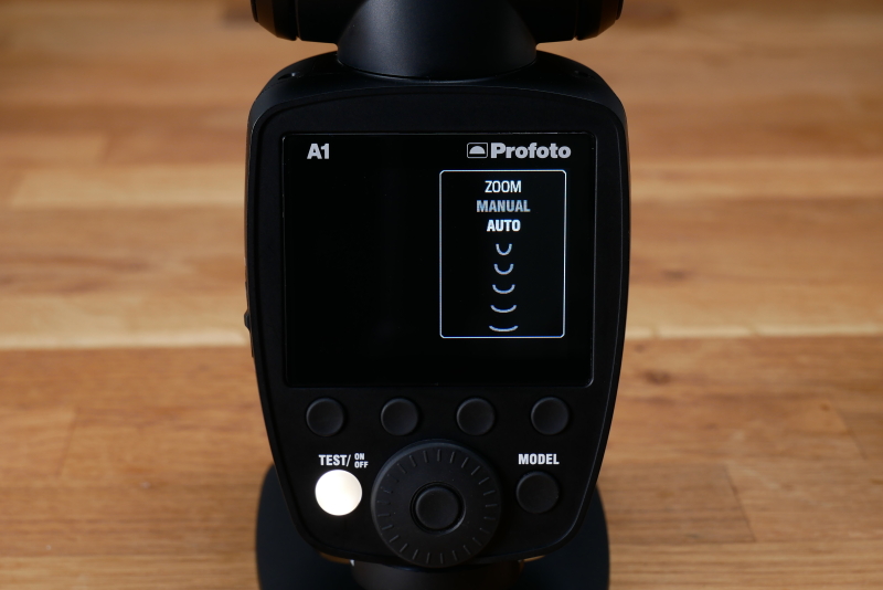 ズーム操作はメニュー画面でも行える