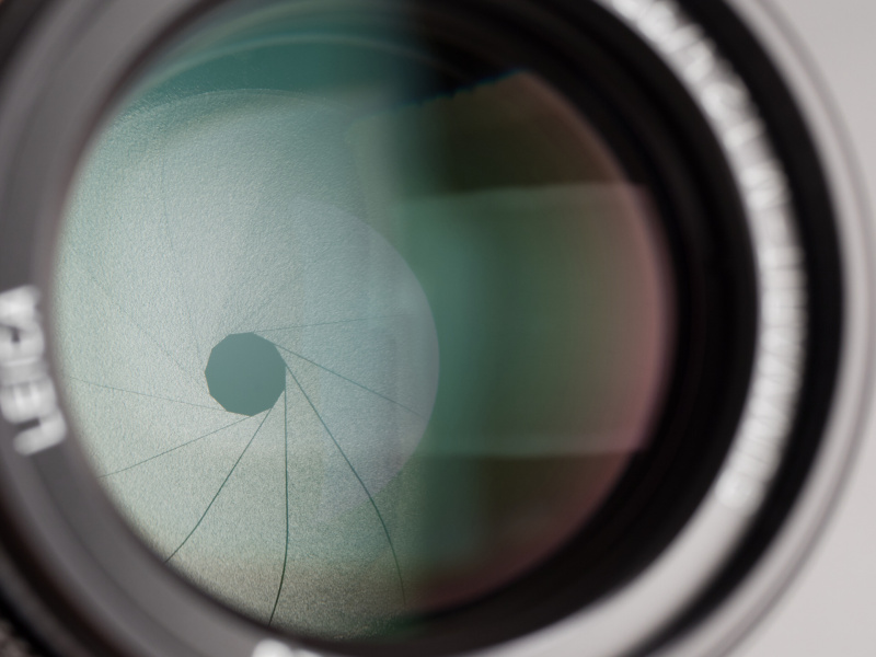 絞り羽根は11枚。フィルター径は46mm。