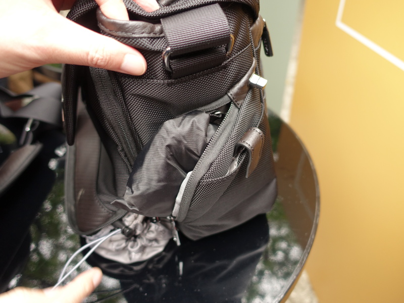 側面ポケットにレインカバー