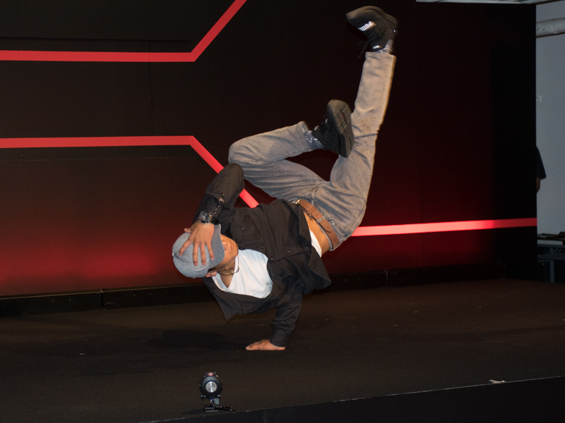 Shigekixさんは壇上でダンスのデモも演じてくれた。