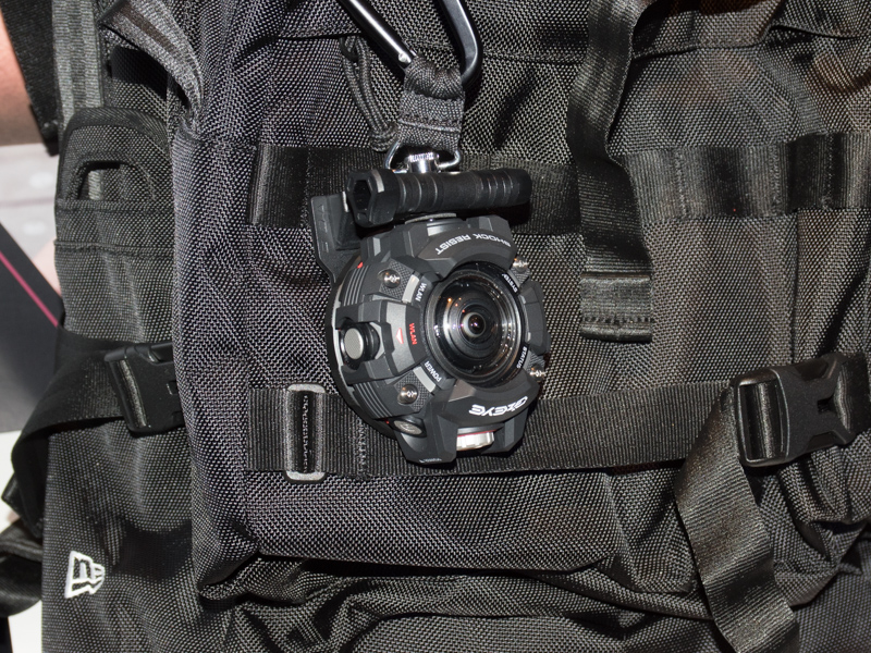 バッグに取り付けたところ。