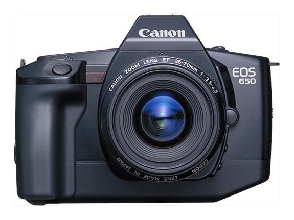 最初のEOSボディとして登場した「EOS 650」。