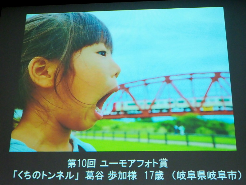 最新の受賞作から。「同じ構成でも、被写体が左にいるか右にいるかで物語が変わる。舞台でもそう。主役は常に客席から向かって右側の上手（かみて）から出てくる」と広田さんが解説