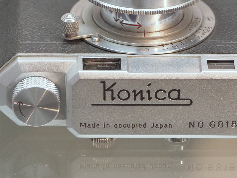 コニカI（1948年）の軍艦部には、大きくMade in Occupied Japanの刻印がある